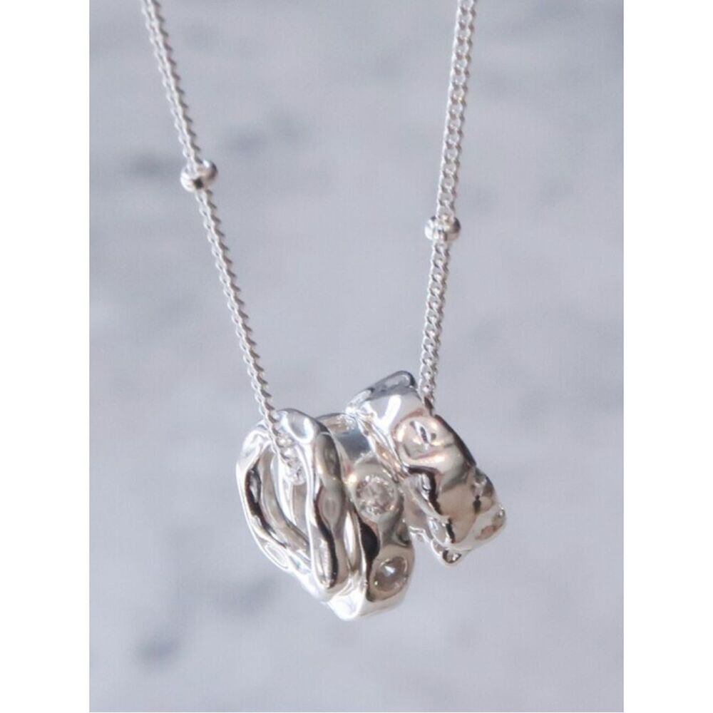 The triple chic pendant necklace in 925 silver and lab created stones.